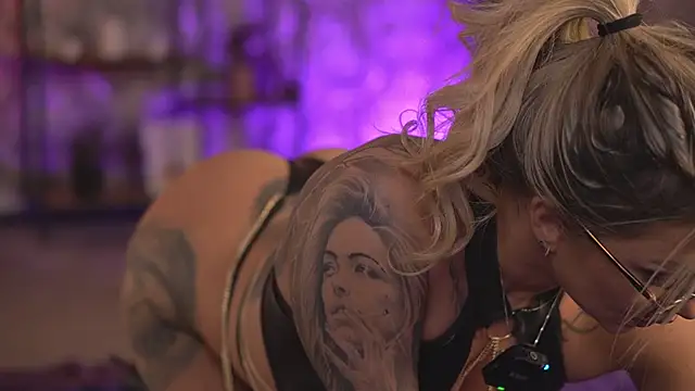 Snapshot of AlmaVelia chatting on October 2, 2025, 6:37 pm AlmaVelia online show from October 2, 2025, 6:37 pm