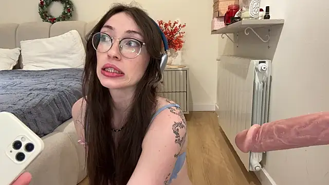 Kelly Berry   online show from April 11, 2026, 6:56 pm