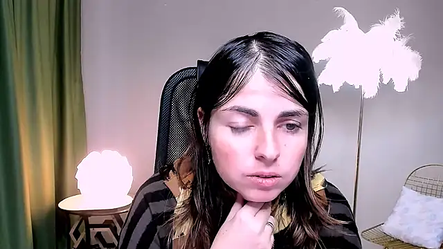 MartaEdams online show from November 19, 2025, 6:24 am