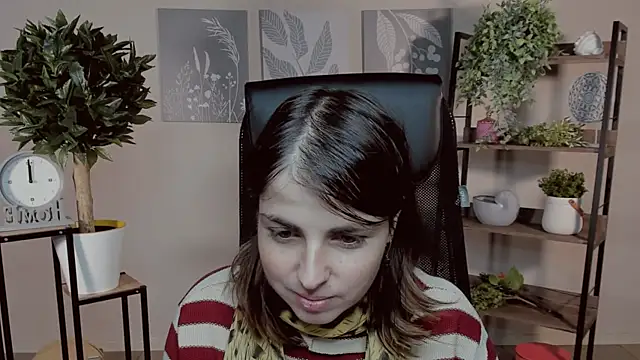 MartaEdams online show from November 26, 2025, 6:25 am