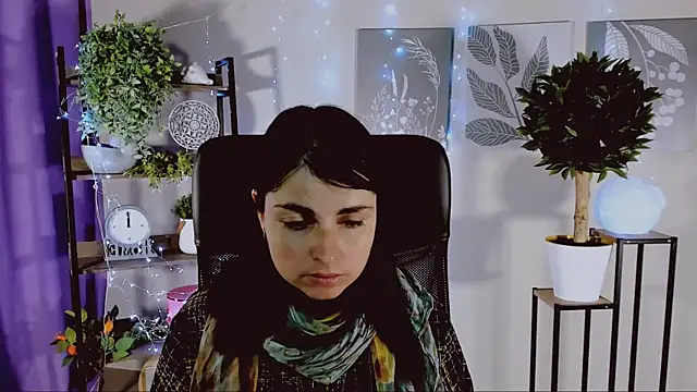 MartaEdams online show from April 22, 2026, 6:27 am