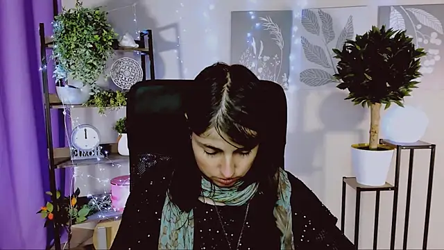 MartaEdams online show from April 23, 2026, 6:14 am