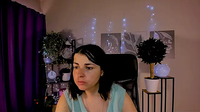 MartaEdams online show from May 18, 2026, 9:04 am
