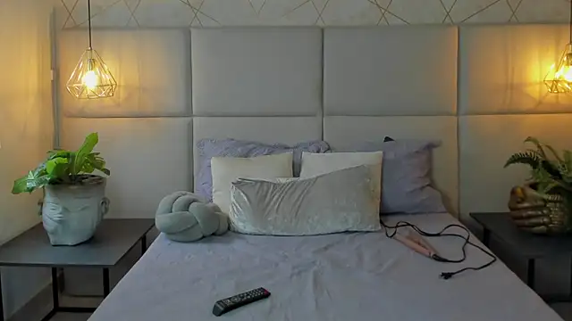 SamayRyann online show from June 13, 2026, 1:42 pm