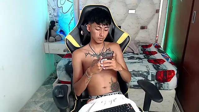 Snapshot of yiisu_ chatting on October 2, 2025, 6:15 pm yiisu  online show from October 2, 2025, 6:15 pm