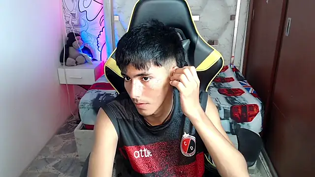 Snapshot of yiisu_ chatting on October 3, 2025, 6:16 pm yiisu  online show from October 3, 2025, 6:16 pm