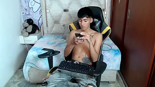 Snapshot of yiisu_ chatting on October 26, 2025, 12:22 pm yiisu  online show from October 26, 2025, 12:22 pm