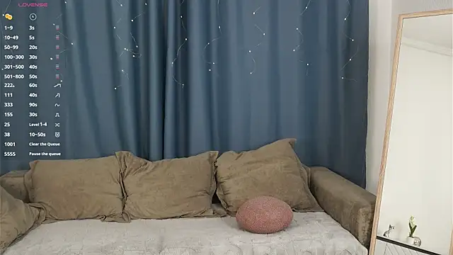 TaiteFairfield online show from November 4, 2025, 6:34 am