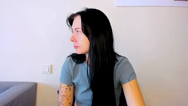 Snapshot of Elle_Pearl_ chatting on October 15, 2025, 6:13 am Elle Pearl  online show from October 15, 2025, 6:13 am