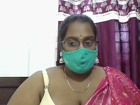 Snapshot of Reena-gowda chatting on September 13, 2025, 6:24 am Reena-gowda online show from September 13, 2025, 6:24 am
