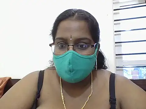 Snapshot of Reena-gowda chatting on September 27, 2025, 12:59 am Reena-gowda online show from September 27, 2025, 12:59 am