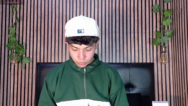 Snapshot of Felipe_boy1 chatting on September 25, 2025, 4:27 am Felipe boy1 online show from September 25, 2025, 4:27 am