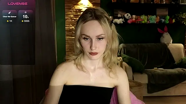 Snapshot of Belle_Vill3575 chatting on November 19, 2025, 10:15 am Belle Vill3575 online show from November 19, 2025, 10:15 am