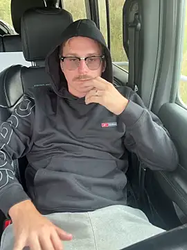 Snapshot of uncut_luke chatting on September 30, 2025, 7:19 pm uncut luke online show from September 30, 2025, 7:19 pm