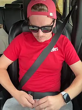 Snapshot of uncut_luke chatting on October 17, 2025, 8:55 pm uncut luke online show from October 17, 2025, 8:55 pm