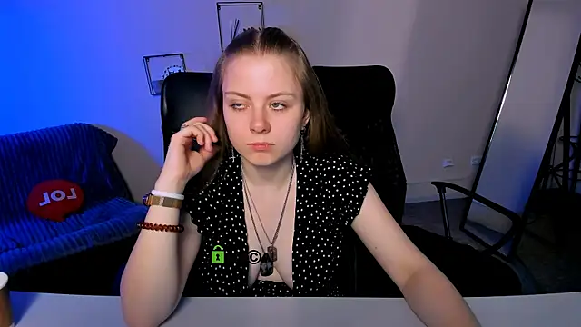 Snapshot of foxy_tease_ chatting on September 22, 2025, 12:45 am foxy tease online show from September 22, 2025, 12:45 am