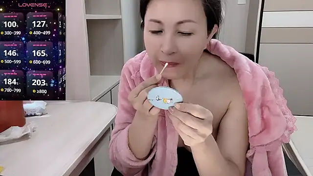 Snapshot of JackieBell chatting on October 31, 2025, 1:50 am JackieBell online show from October 31, 2025, 1:50 am