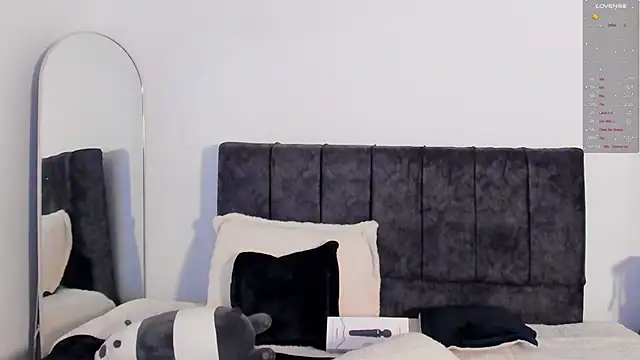 Taylormaxwell online show from February 18, 2026, 12:06 am