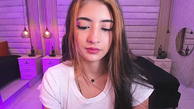 VictoriaaBlair online show from May 19, 2026, 7:42 pm