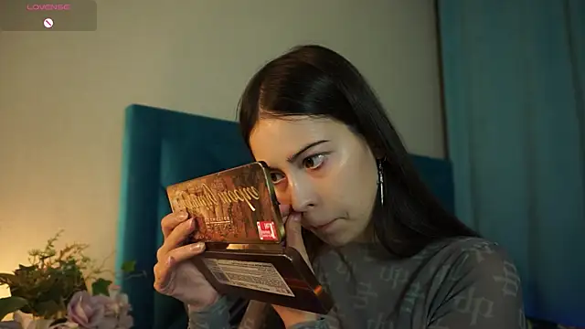 ywixos online show from October 12, 2025, 1:32 pm