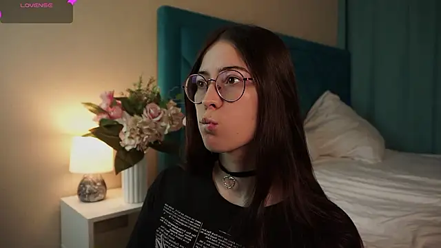 ywixos online show from February 15, 2026, 2:25 pm