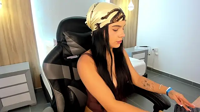 megara x  online show from November 4, 2025, 2:10 am