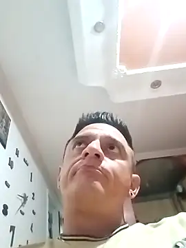 leon8013A online show from November 14, 2025, 1:37 am