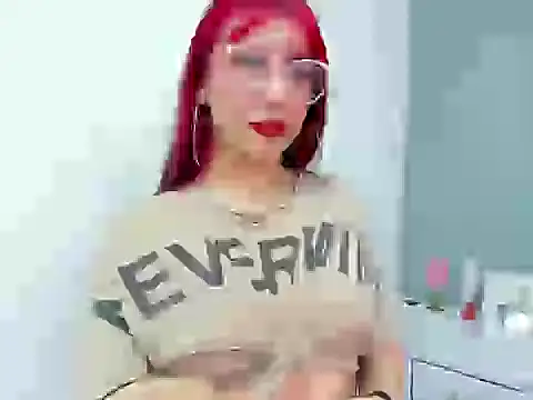 Snapshot of Maddy_Mills chatting on September 19, 2025, 12:02 am Maddy Mills online show from September 19, 2025, 12:02 am