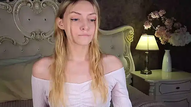 Snapshot of CindyFors chatting on September 17, 2025, 8:54 pm CindyFors online show from September 17, 2025, 8:54 pm