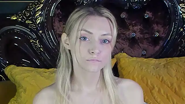 Snapshot of CindyFors chatting on October 4, 2025, 9:02 pm CindyFors online show from October 4, 2025, 9:02 pm