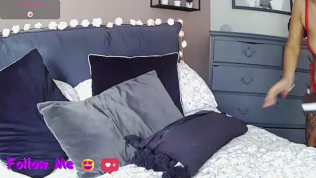 Snapshot of LonelyLucinda chatting on September 24, 2025, 9:01 am LonelyLucinda online show from September 24, 2025, 9:01 am