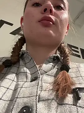 StephanieMur online show from November 9, 2025, 7:17 am