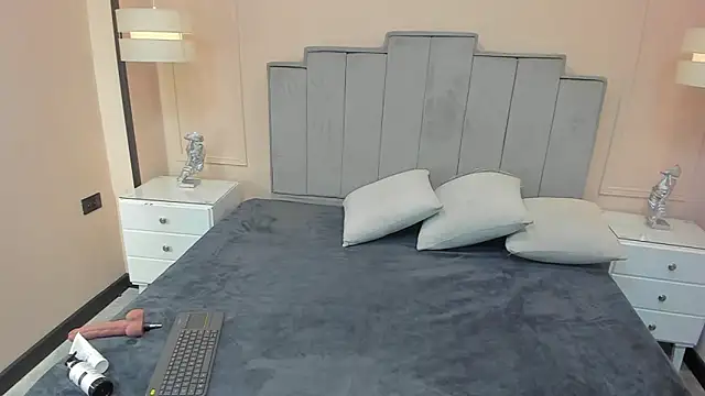 Snapshot of gabriela_lux chatting on October 25, 2025, 12:02 pm gabriela lux online show from October 25, 2025, 12:02 pm