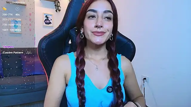 Snapshot of ViolethRosse chatting on October 22, 2025, 9:03 pm ViolethRosse online show from October 22, 2025, 9:03 pm