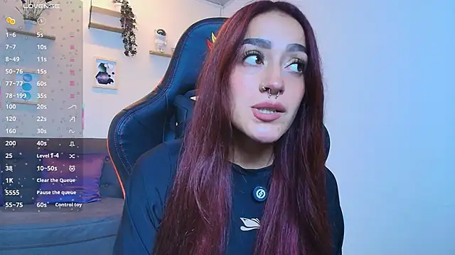 Snapshot of ViolethRosse chatting on October 24, 2025, 5:09 pm ViolethRosse online show from October 24, 2025, 5:09 pm