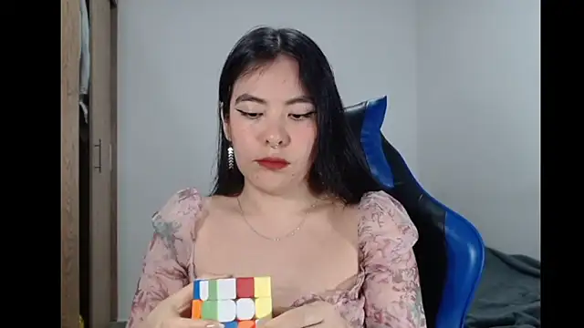 EloiseJun online show from February 14, 2026, 4:42 am