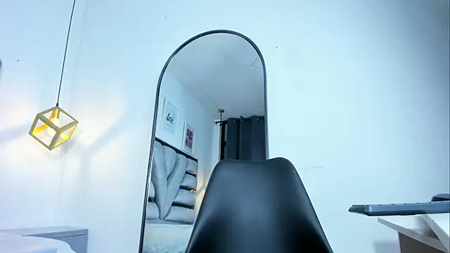 lianfox  online show from December 18, 2025, 12:55 pm