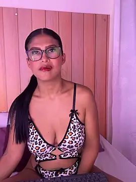 daphnevans online show from October 18, 2025, 3:53 am