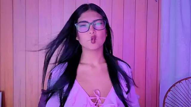 daphnevans online show from November 28, 2025, 3:31 am