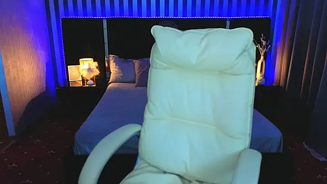 Snapshot of Neyla_Charm chatting on October 11, 2025, 6:01 am Neyla Charm online show from October 11, 2025, 6:01 am