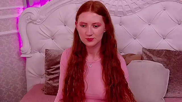 SaraMoor online show from October 6, 2025, 6:16 pm