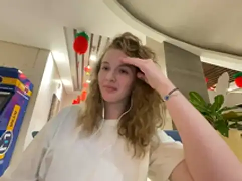 LilMiia online show from February 7, 2026, 12:42 pm