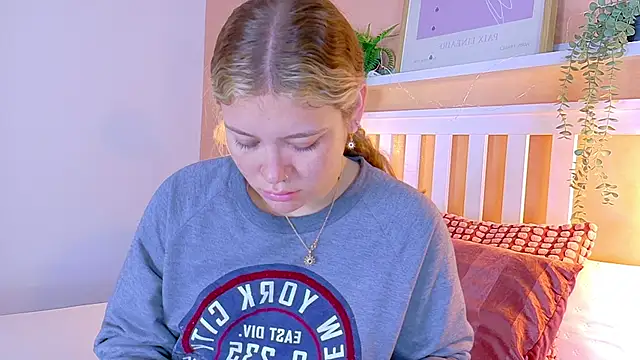 BelaMiller  online show from October 1, 2025, 11:38 am