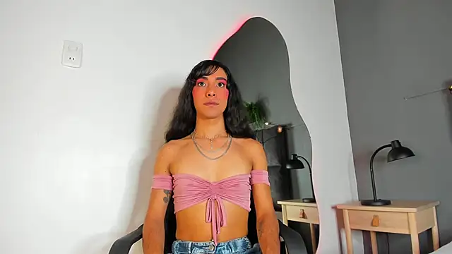 Snapshot of TiffValentinee_ chatting on November 2, 2025, 12:18 pm TiffValentinee online show from November 2, 2025, 12:18 pm