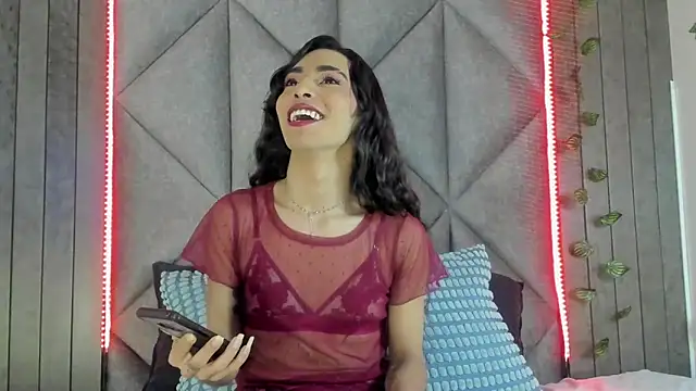 Snapshot of TiffValentinee_ chatting on February 25, 2026, 8:18 pm TiffValentinee online show from February 25, 2026, 8:18 pm