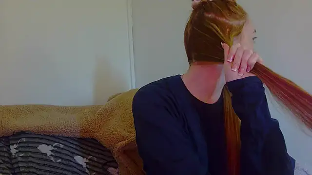 Little-Red21 online show from November 25, 2025, 1:44 pm