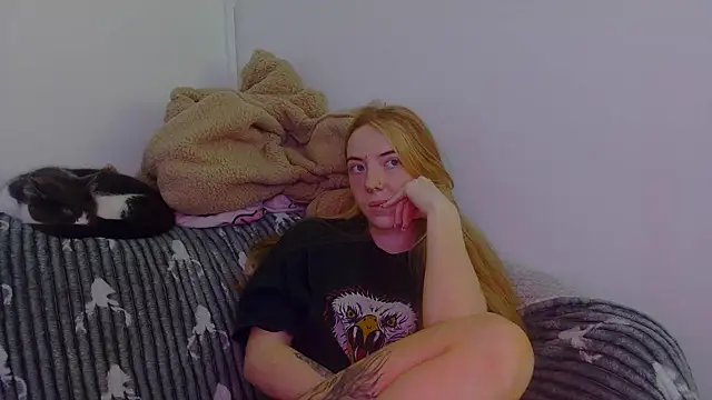 Little-Red21 online show from November 26, 2025, 1:34 pm