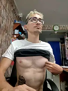 moorejhosua online show from October 4, 2025, 10:52 pm