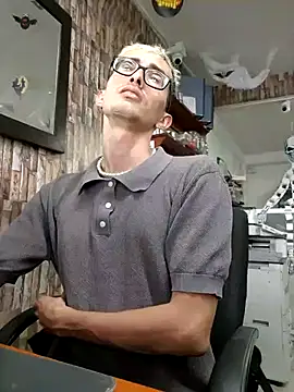 moorejhosua online show from October 14, 2025, 9:04 pm