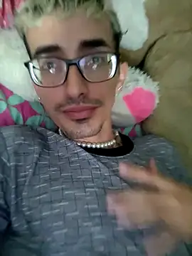 moorejhosua online show from October 31, 2025, 1:01 pm